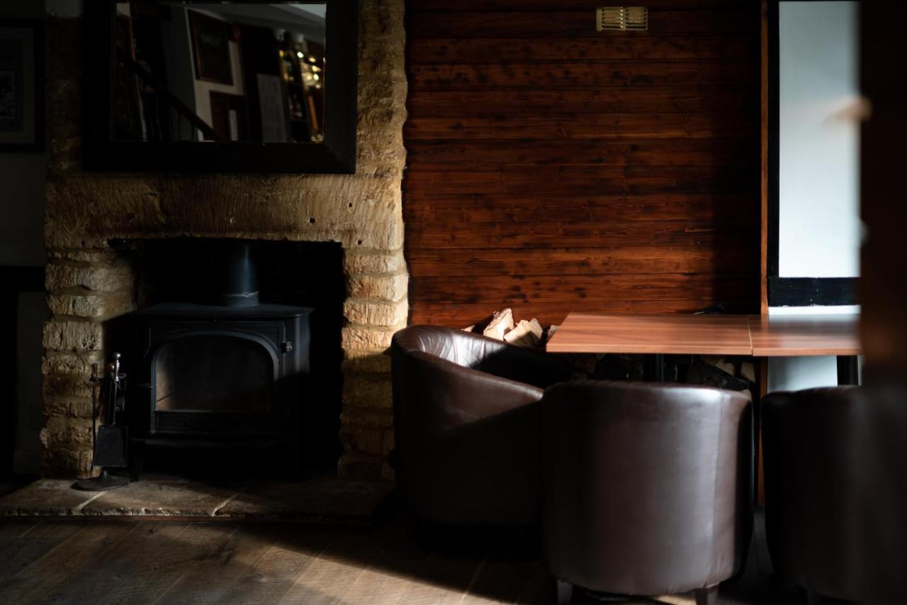 The Woolpack Inn Kettering Bagian luar foto