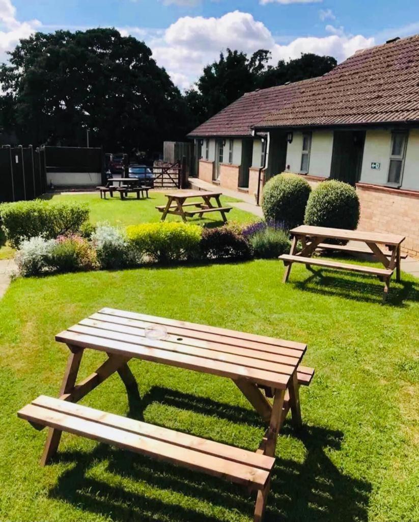The Woolpack Inn Kettering Bagian luar foto